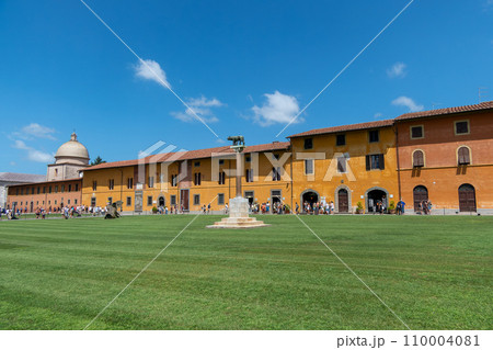 Italy, Pisa, Palace of the Opera della Primaziale Pisana, Pisa with statue of the Roman female wolf and Romulus and Remus 110004081