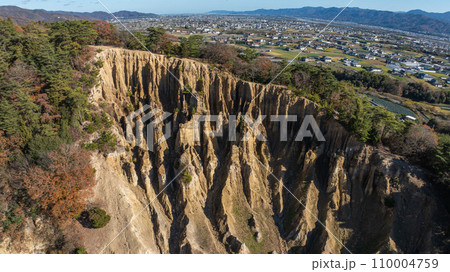 【徳島県阿波市】阿波の土柱 波濤嶽【空撮】 【徳島県阿波市】阿波の土柱 波濤嶽【空撮】 110004759