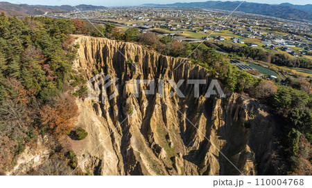 【徳島県阿波市】阿波の土柱 波濤嶽【空撮】 【徳島県阿波市】阿波の土柱 波濤嶽【空撮】 110004768