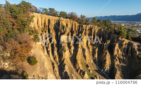 【徳島県阿波市】阿波の土柱 波濤嶽【空撮】 【徳島県阿波市】阿波の土柱 波濤嶽【空撮】 110004786