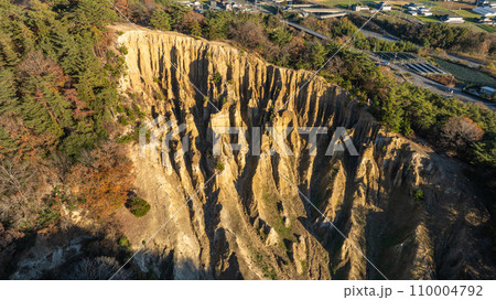 【徳島県阿波市】阿波の土柱　波濤嶽【空撮】 110004792