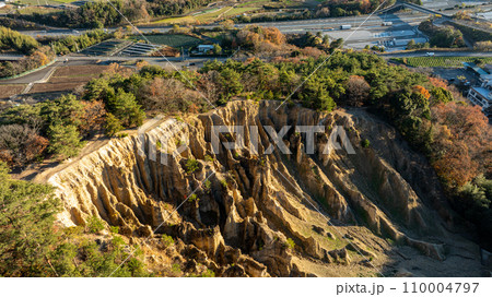 【徳島県阿波市】阿波の土柱 波濤嶽【空撮】 【徳島県阿波市】阿波の土柱 波濤嶽【空撮】 110004797