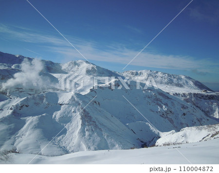 春の雪山 110004872