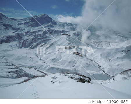 春の雪山 110004882