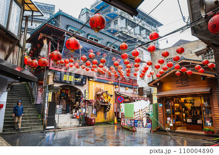 台湾　雨の九份 110004890