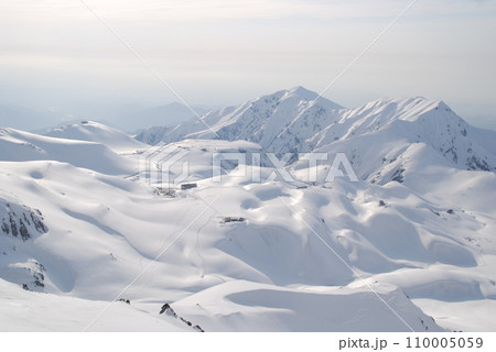 春の雪山バックカントリー 110005059