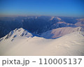 春の雪山日の出 110005137