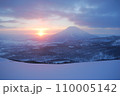 雪山登山の日の出羊蹄山 110005142
