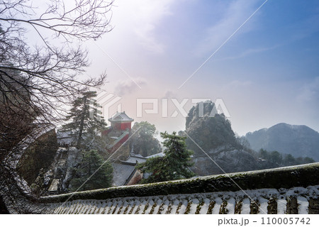 The snow-capped ancient architectural complex of Wudang Mountain. 110005742