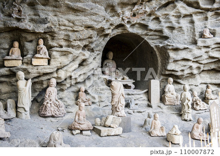 千葉県鋸南町 鋸山日本寺 千五百羅漢 弘法大師護摩窟 110007872