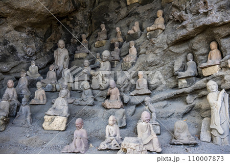 千葉県鋸南町 鋸山日本寺 千五百羅漢 弘法大師護摩窟 110007873