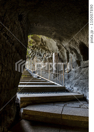 千葉県鋸南町 鋸山日本寺 千五百羅漢 薜蘿洞 110007890