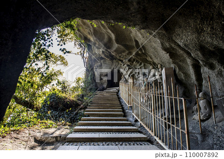 千葉県鋸南町 鋸山日本寺 千五百羅漢 薜蘿洞 千葉県鋸南町 鋸山日本寺 千五百羅漢 薜蘿洞 110007892