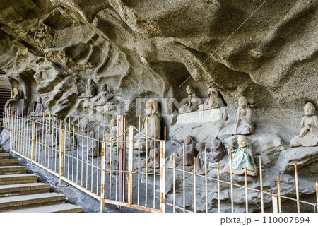 千葉県鋸南町 鋸山日本寺 千五百羅漢 薜蘿洞 110007894
