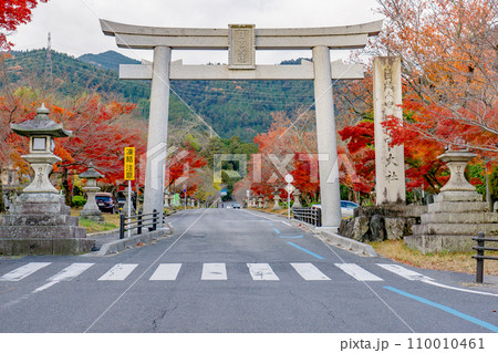 滋賀県大津市坂本の日吉大社 二の鳥居 滋賀県大津市坂本の日吉大社 二の鳥居 110010461