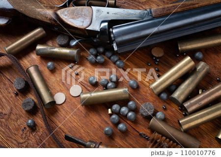 Antique 16 gauge break action smooth bored shotgun with brass cases and accessories for cartridge reloading. 110010776