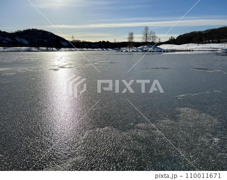 高原の氷の景色 高原の氷の景色 110011671