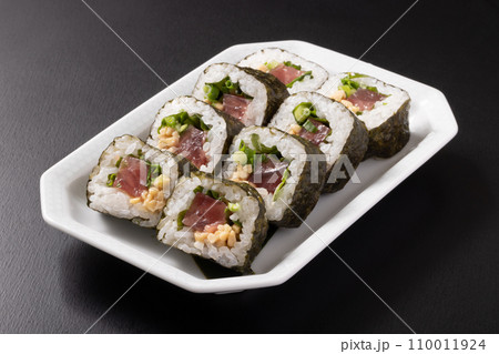 (めばち鮪)鉄火納豆中巻き (めばち鮪)鉄火納豆中巻き 110011924