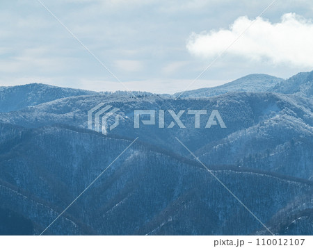 高見山から明神岳・桧塚方面の稜線 110012107