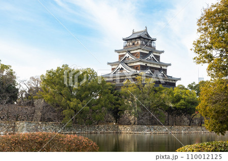 観光  国内旅行  広島城の天守閣 110012125