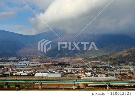 雲仙普賢岳火砕流跡地と島原道路の高架 雲仙普賢岳火砕流跡地と島原道路の高架 110012528