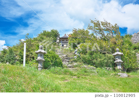 【生石高原 (笠石の祠)】 和歌山県海草郡紀美野町中田 110012905