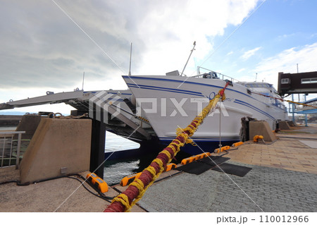 島原港に係留中の熊本フェリー オーシャンアロー 110012966