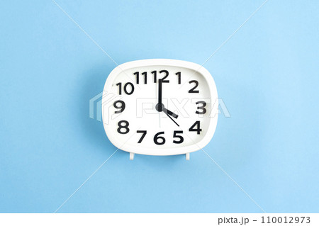 時計　時間　4時　16時　4：00　16：00 110012973