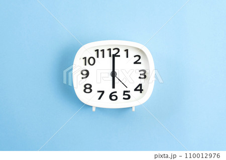 時計　時間　6時　18時　6：00　18：00 110012976