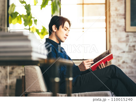 クールな男性のポートレート クールな男性のポートレート 110015240