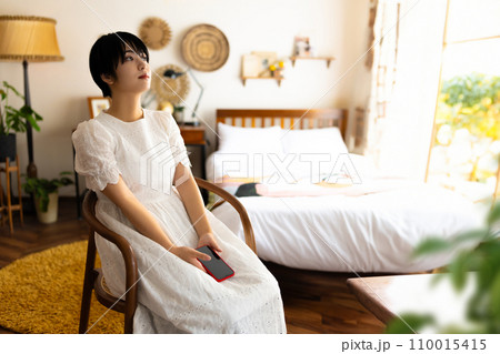 屋内 女性ポートレート撮影 屋内 女性ポートレート撮影 110015415