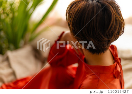 20-30代女性の屋内ポートレート撮影. 110015427