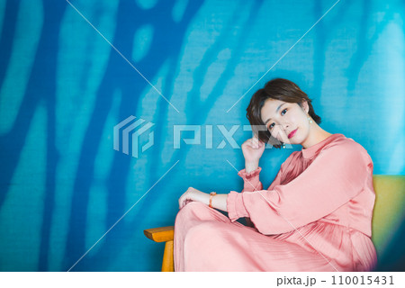 20-30代女性の屋内ポートレート撮影. 20-30代女性の屋内ポートレート撮影. 110015431