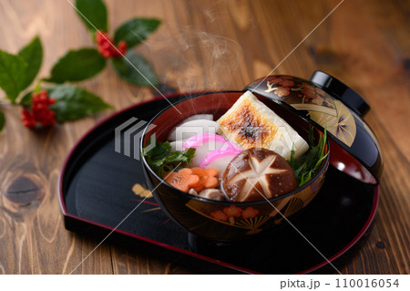 出来立てあつあつの お雑煮 110016054