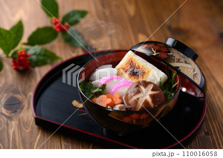 出来立てあつあつの お雑煮 出来立てあつあつの お雑煮 110016058