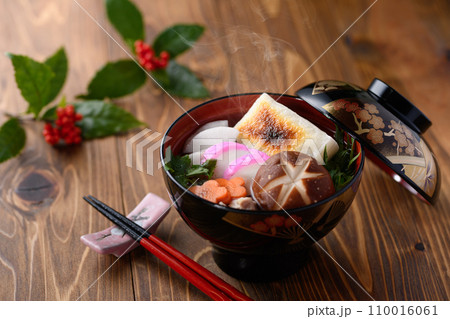 出来立てあつあつの お雑煮 出来立てあつあつの お雑煮 110016061