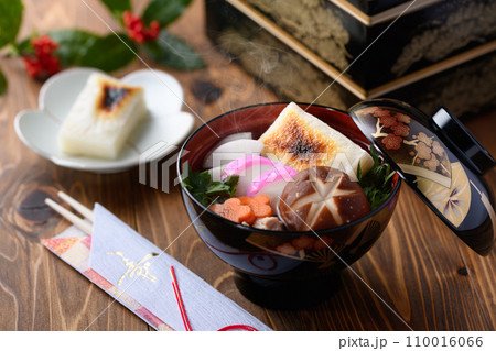 出来立てあつあつの お雑煮 出来立てあつあつの お雑煮 110016066
