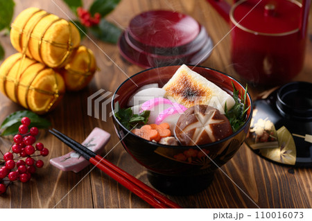 出来立てあつあつの お雑煮 110016073