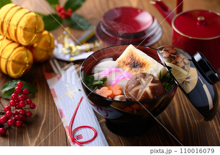 出来立てあつあつの お雑煮 出来立てあつあつの お雑煮 110016079