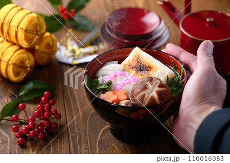 出来立てあつあつの お雑煮 110016083