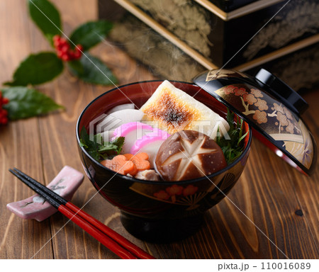 出来立てあつあつの お雑煮 110016089