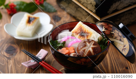 出来立てあつあつの お雑煮 110016090