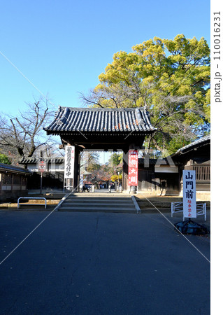 川越大師、喜多院の山門 110016231
