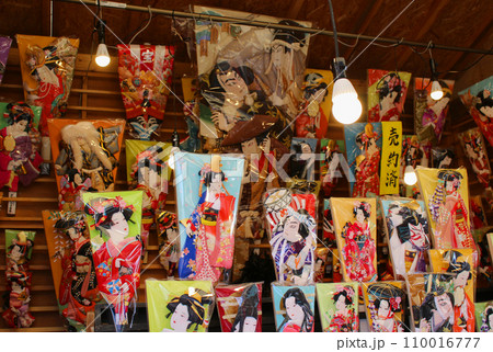 浅草　羽子板市 110016777