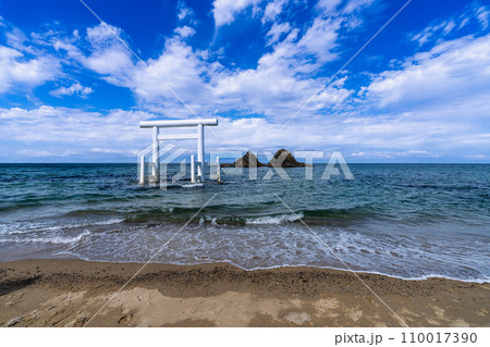 《福岡県》桜井二見ヶ浦の夫婦岩・櫻井神社 二見ヶ浦 海中大鳥居 《福岡県》桜井二見ヶ浦の夫婦岩・櫻井神社 二見ヶ浦 海中大鳥居 110017390