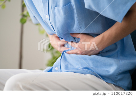 私服姿の若い男性 ライフスタイルイメージ 私服姿の若い男性 ライフスタイルイメージ 110017820