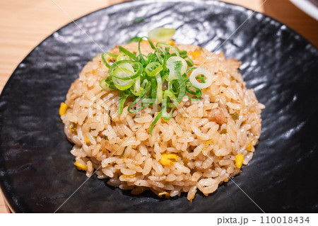 チャーハン 炒飯 パラパラに炒めた中華料理 110018434