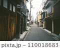 路地裏の細い路地 110018683