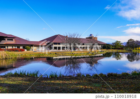 川中島古戦場に建つ長野市立博物館(長野県長野市) 川中島古戦場に建つ長野市立博物館(長野県長野市) 110018918