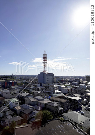 青空と八戸の町並み 110019512